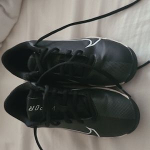 Boys baseball cleats (non-metal) by nike